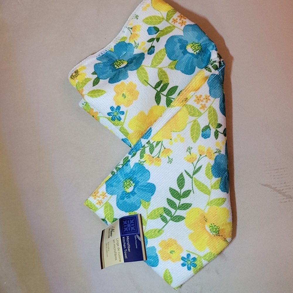๐5/$20๐ Flower๐ต Pattern Microfiber Hand Towel - Picture 2 of 3